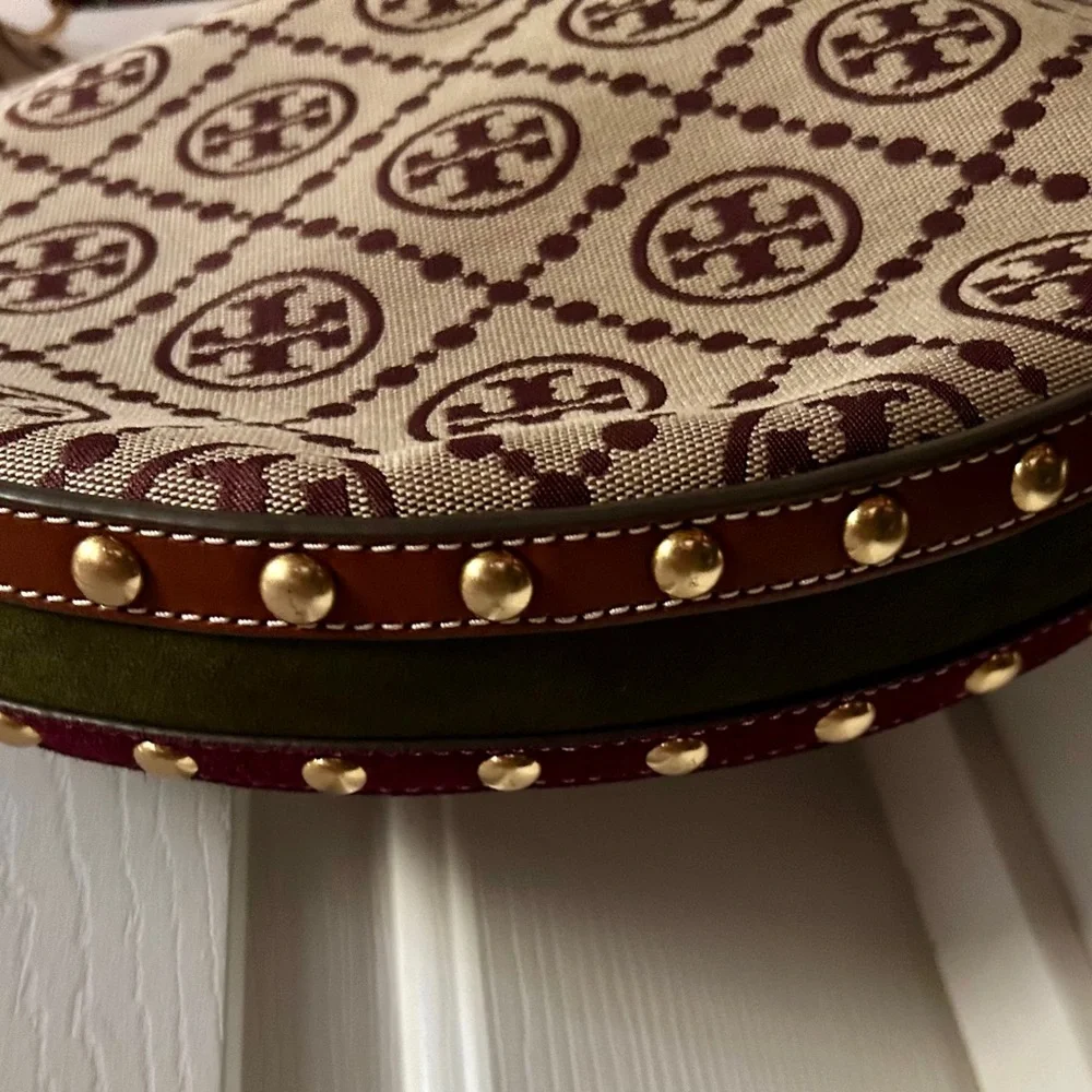 Tory Burch Patterned Shoulder Bag in Cream and Brown - Picture 5 of 7